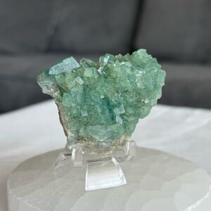 UV reactive green fluorite cluster